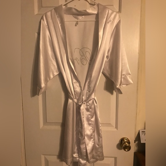 David’s bridal robe - Picture 2 of 2